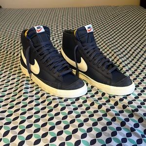 COPY - (NEVER WORN) Nike Blazers Mid ‘77 “Thunder Blue” in size 11.5
